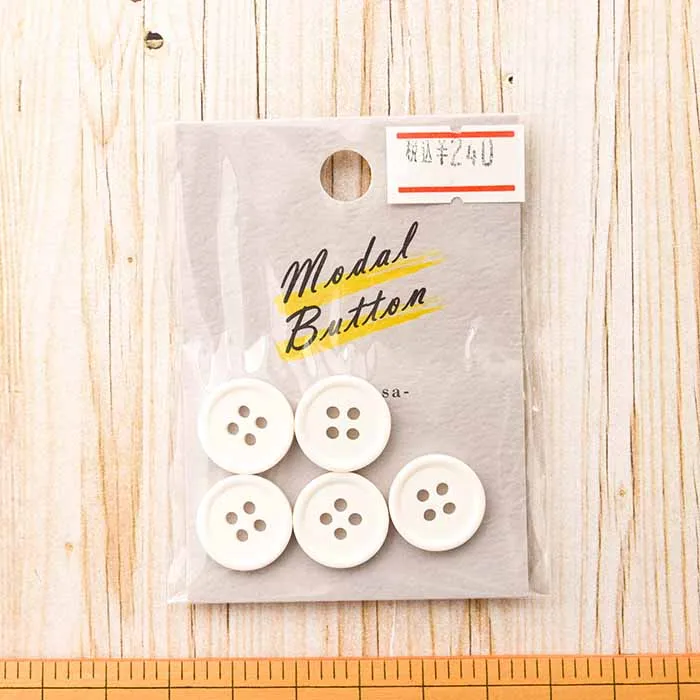 4つ穴ポリエステルボタン　15mm